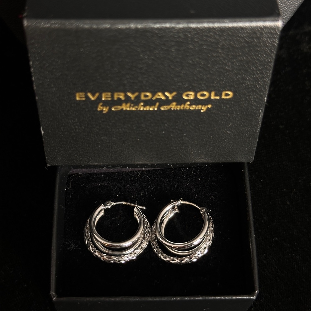 Everyday Gold by Michael Anthony – Textured & Polished Hoop Earrings